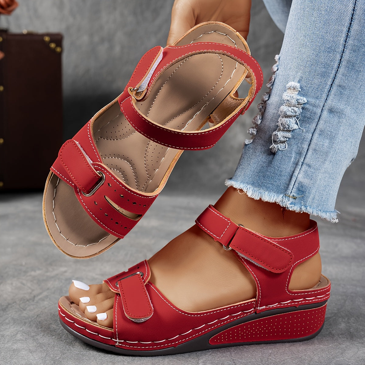Corinne | Sandales à talon compensé en simili cuir avec maintien