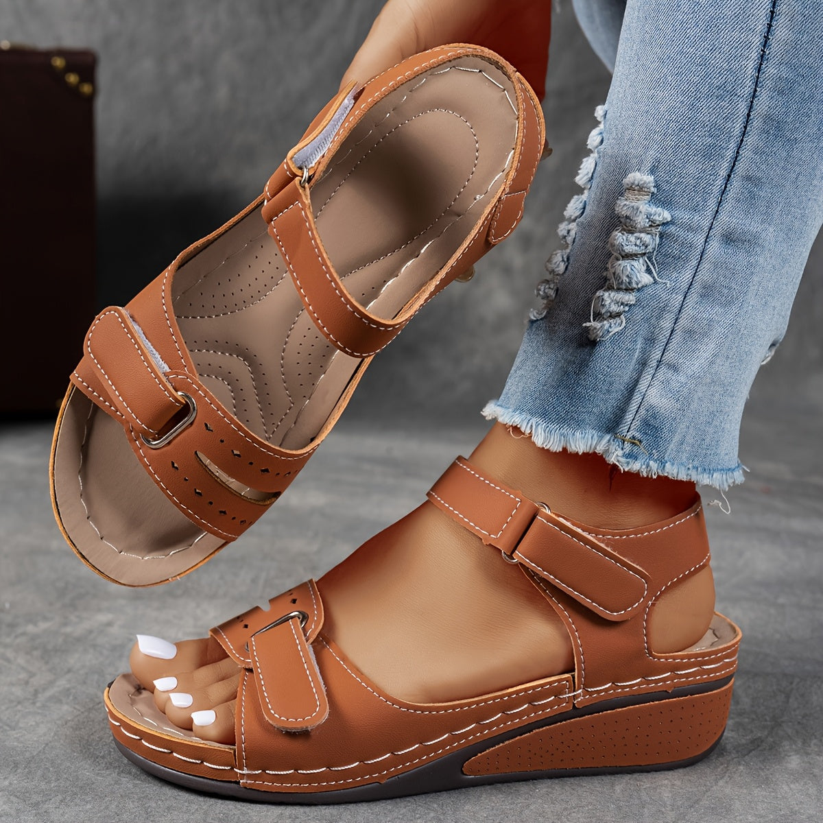 Corinne | Sandales à talon compensé en simili cuir avec maintien