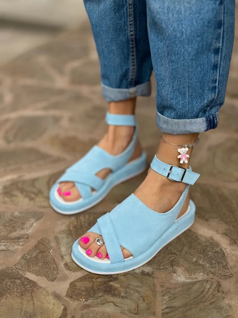 Aloisia | Sandales romaines tendance avec boucle en forme de poisson pour l'été