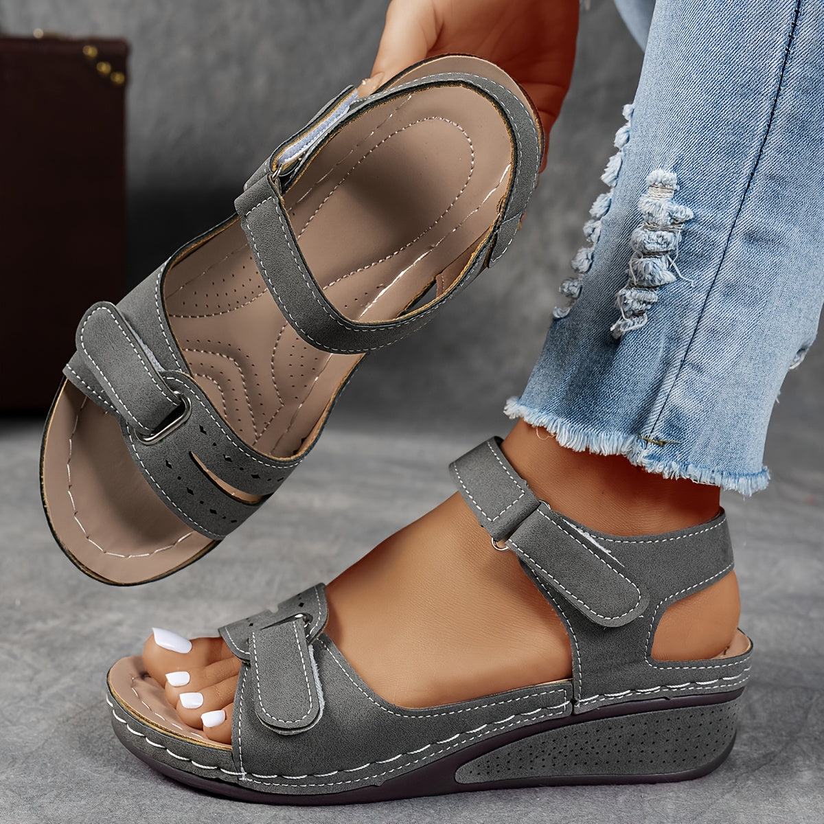 Corinne | Sandales à talon compensé en simili cuir avec maintien