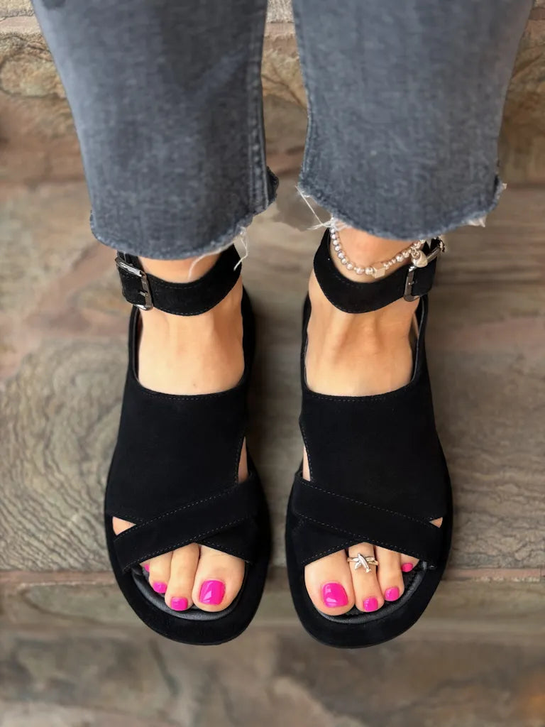 Aloisia | Sandales romaines tendance avec boucle en forme de poisson pour l'été