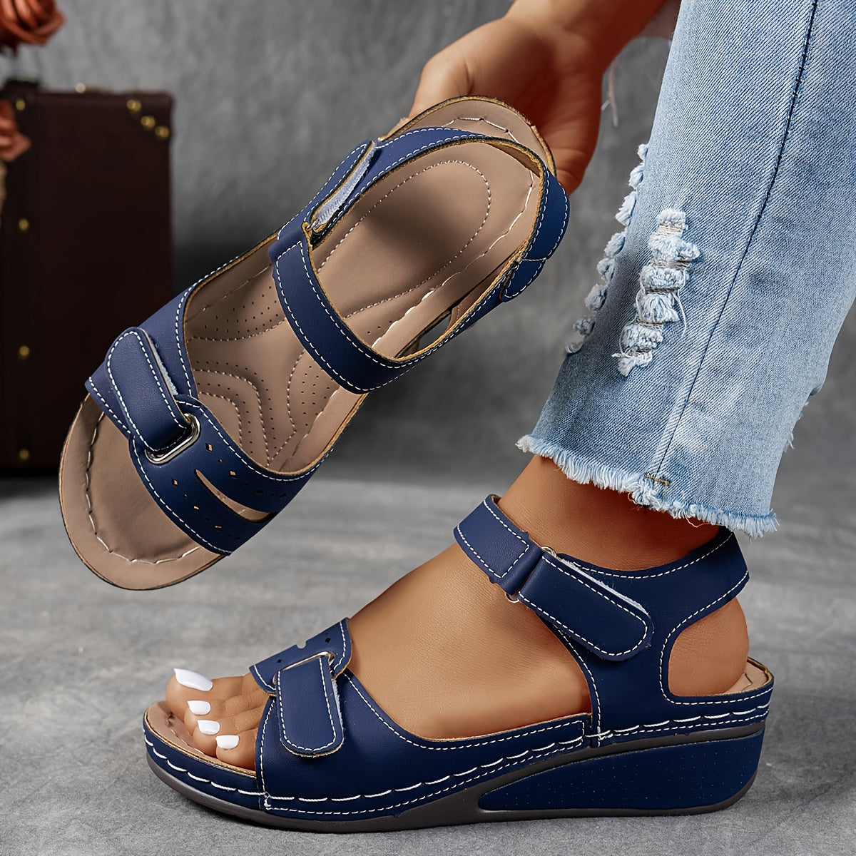 Corinne | Sandales à talon compensé en simili cuir avec maintien