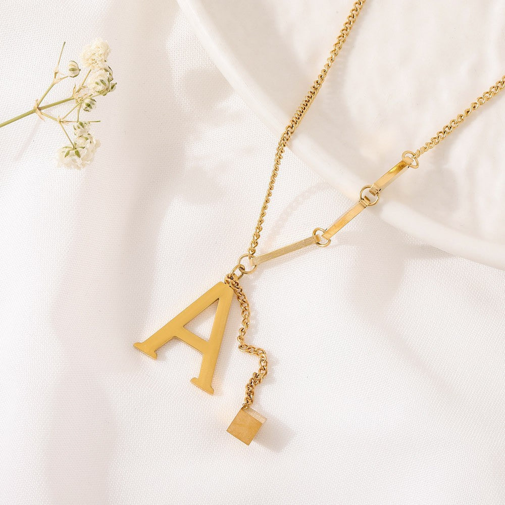 Benedita | Collier doré avec lettre