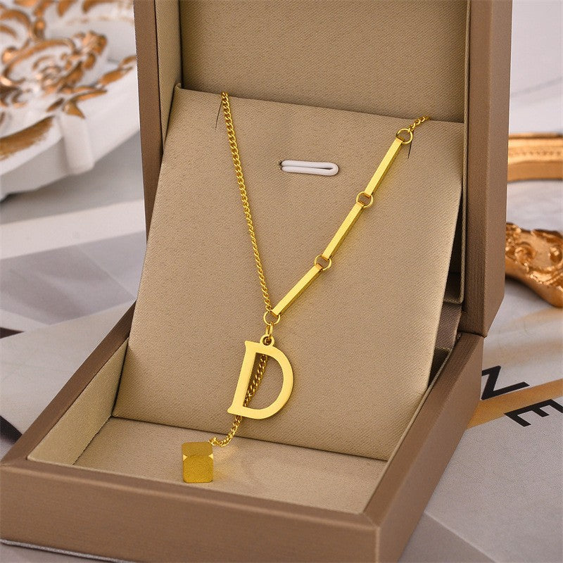 Benedita | Collier doré avec lettre