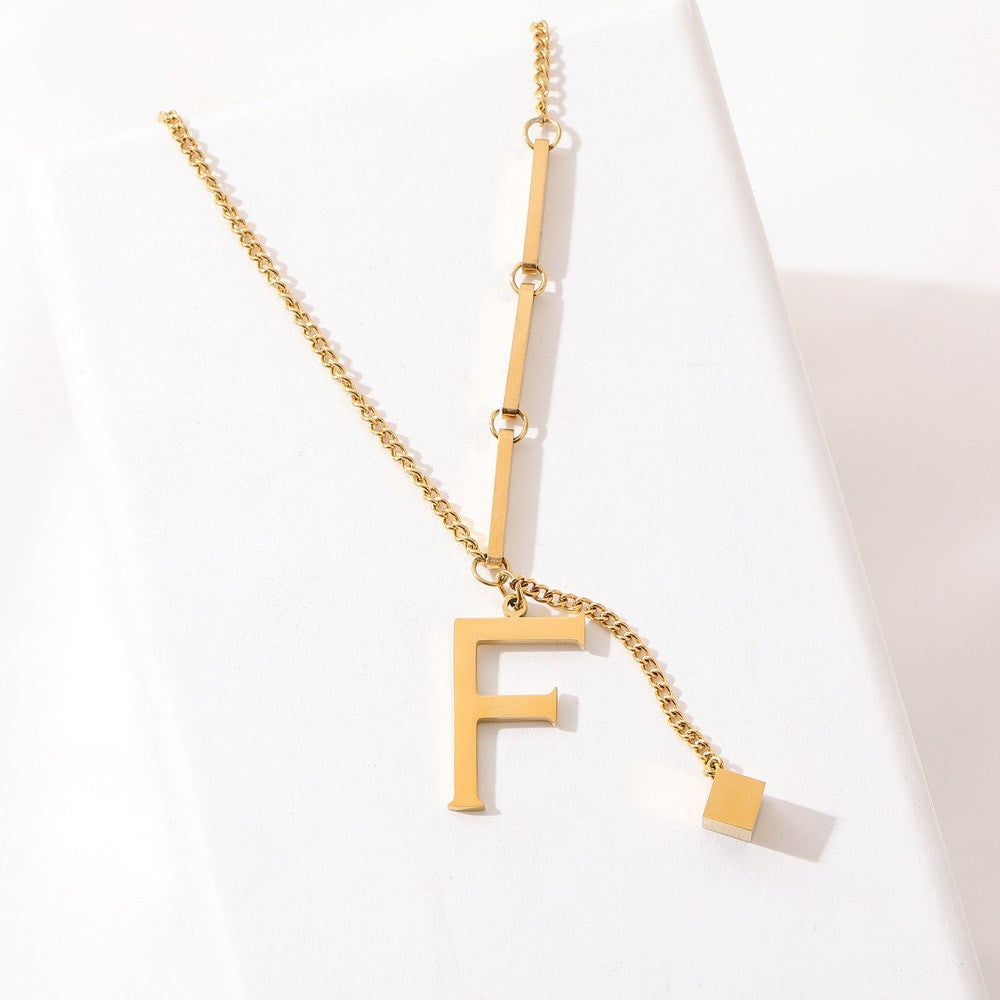 Benedita | Collier doré avec lettre