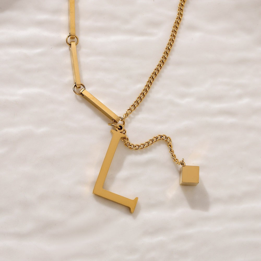 Benedita | Collier doré avec lettre