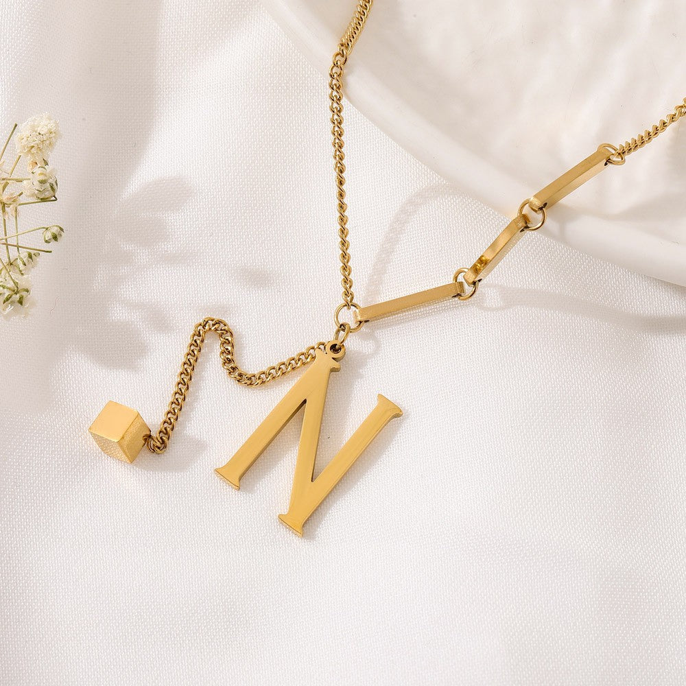 Benedita | Collier doré avec lettre