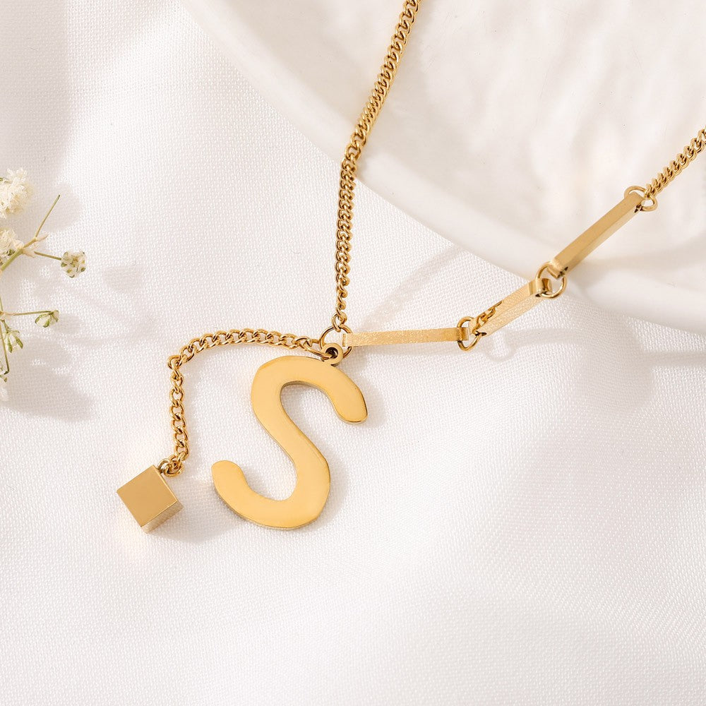 Benedita | Collier doré avec lettre