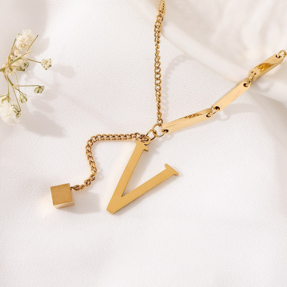 Benedita | Collier doré avec lettre