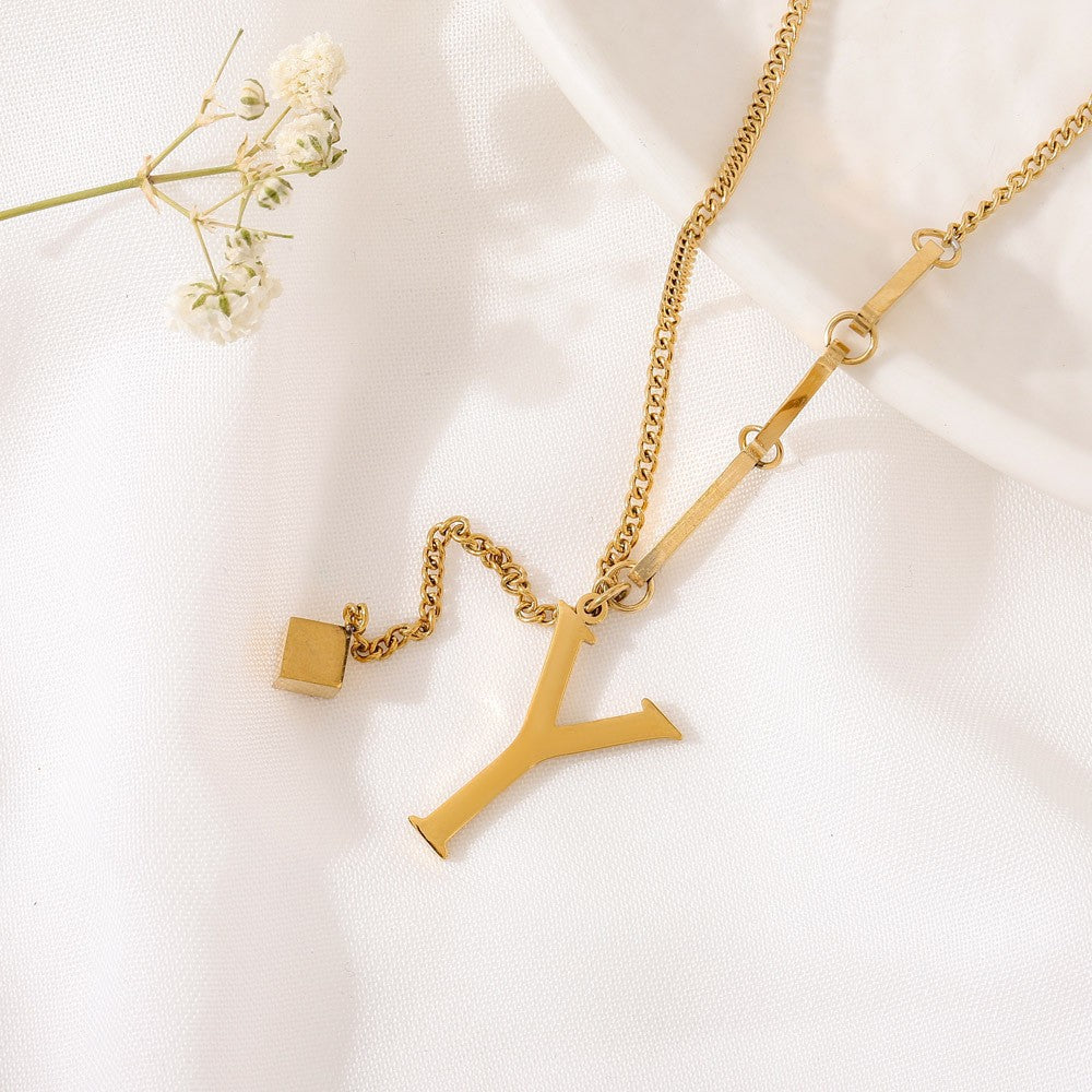 Benedita | Collier doré avec lettre