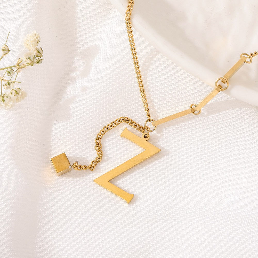 Benedita | Collier doré avec lettre